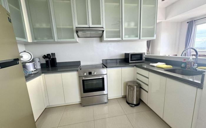 26D Walking distance to Ayala  Malls+ Pool &WiFi