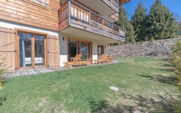 Ideal 3 bedroom apartment with 200m2 garden