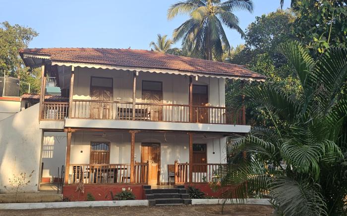 Wavelash Resort