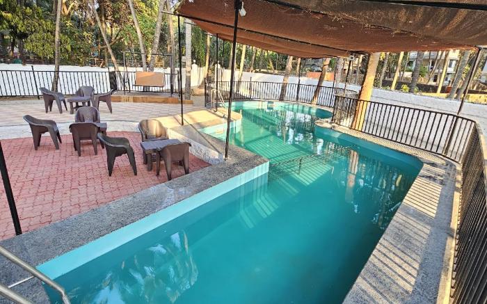 Wavelash Resort