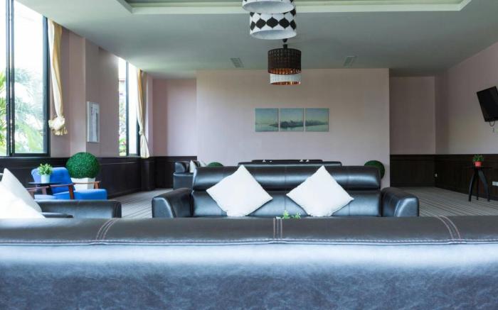Townhouse Hillview Suites Pattaya Formerly Chatkaew Suites