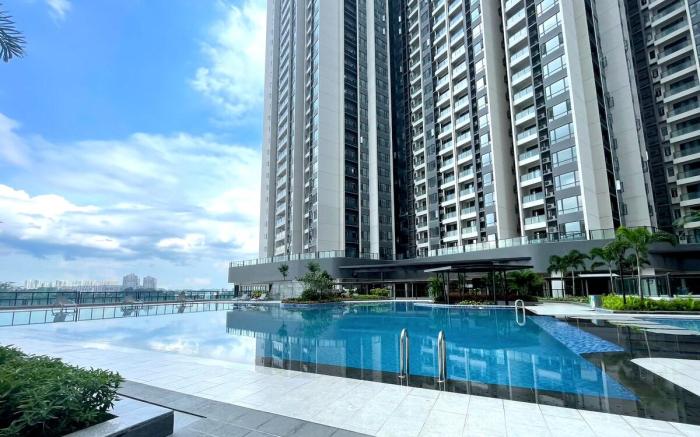 R&F Luxurious Mall Studio- pool/gym