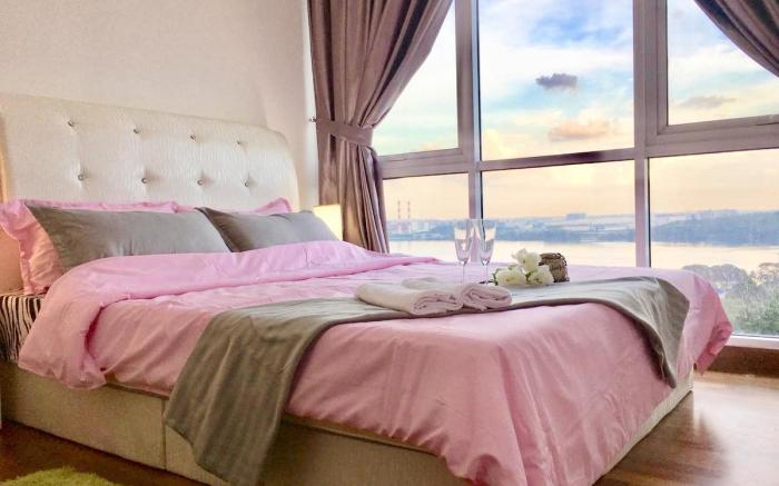 Lovely Spacious Seaview Jacuzzi Bath House w Pool