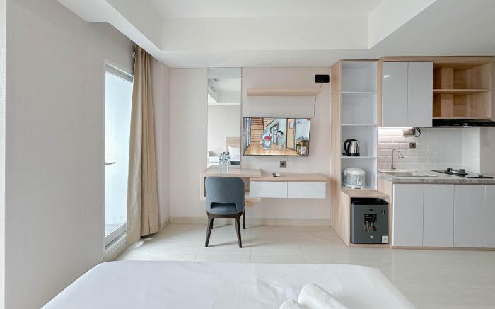 Modern Studio Grand Sungkono Lagoon By Travelio