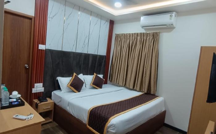 Green Palace Inn