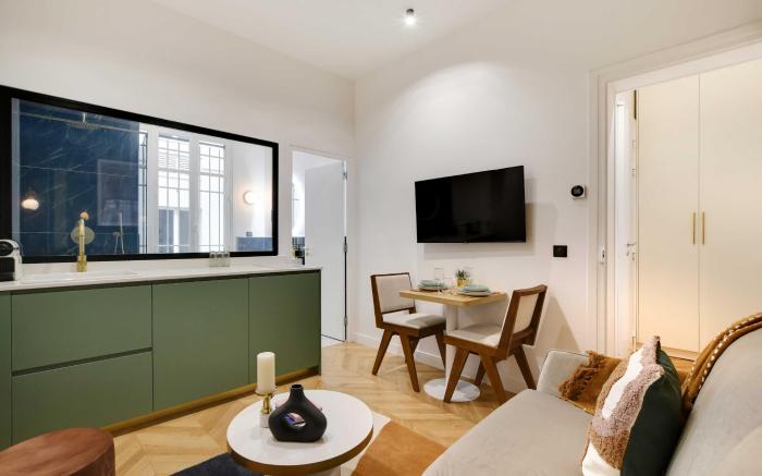 Chic hotel-1BR/4P In the heart of the Palais Royal