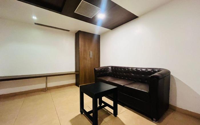 PLA RATHNA RESIDENCY 