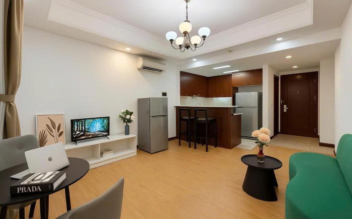 THE MANOR 2 IN CENTER--FREE ROOFTOP POOL-PICK UP