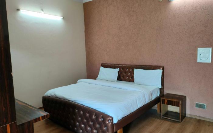 Hotel O Dharampur Near Railway Station