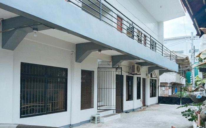 RedDoorz @ Aurea Apartelle