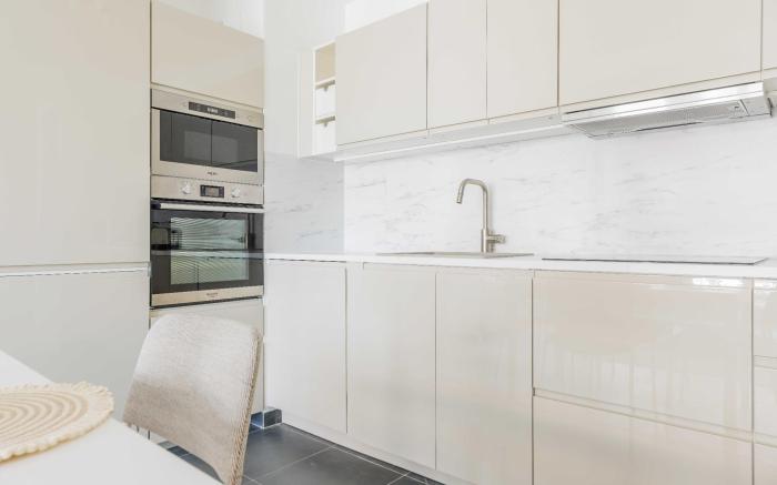 Modern apartment -2BR-4P- Flea market