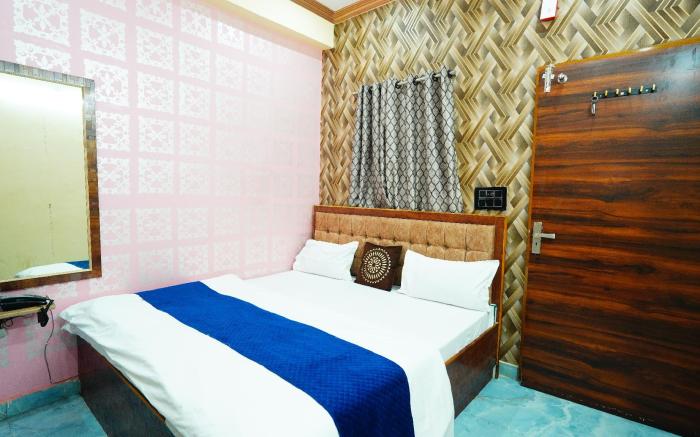Tejas paying guest house & Restaurant