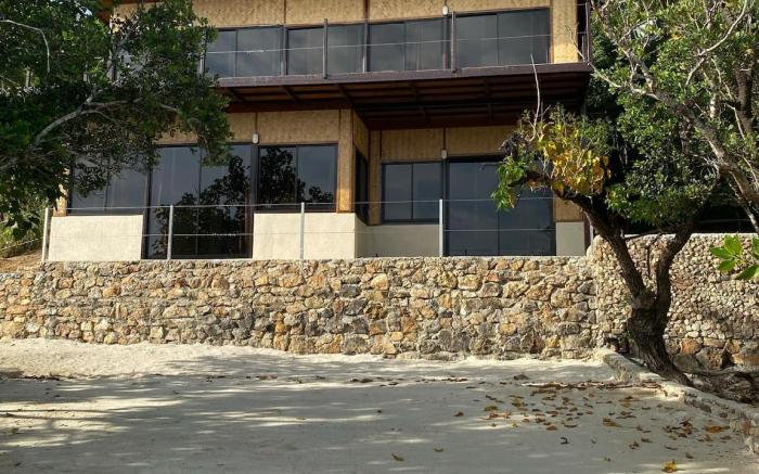 3 Bedroom Beachhouse w/pool