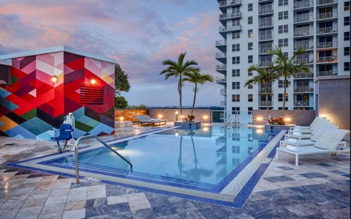 The Circ Hotel Hollywood, Sonder