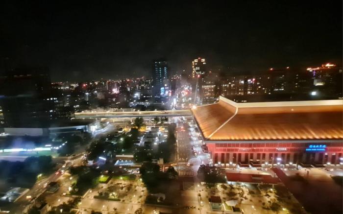 taipei main station 10-12 people house