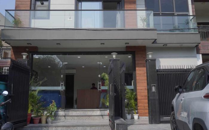 Staybia Hotel Noida Sector 27 & Service Apartment