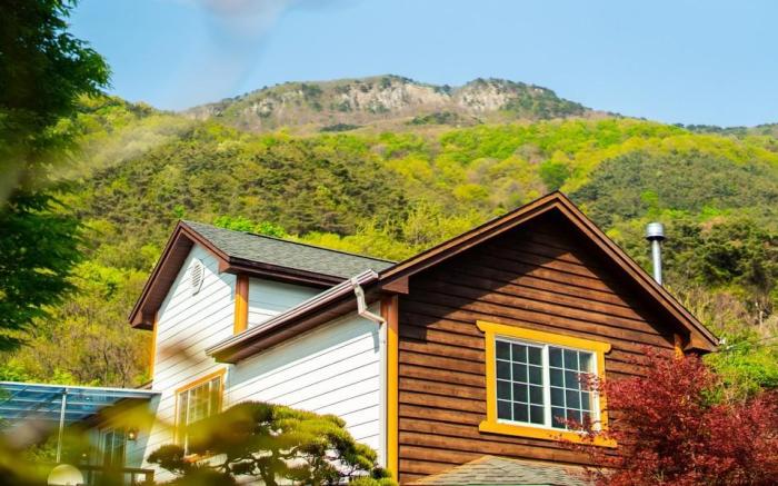 Miryang Pine Tree Pool Villa Pension