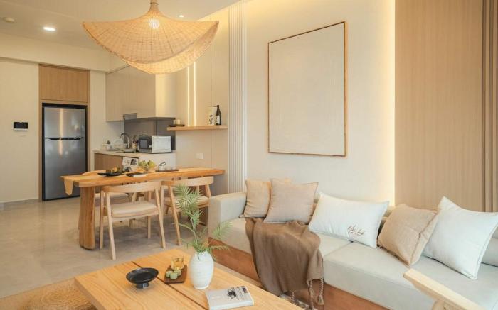 Sunlit Serenity l Retreat Awash in Morning Warmth