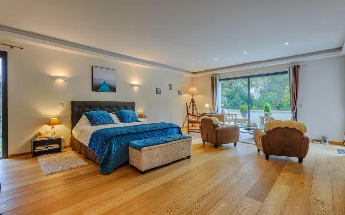 Villa Piscine intérieure chauffée - 14 pers 