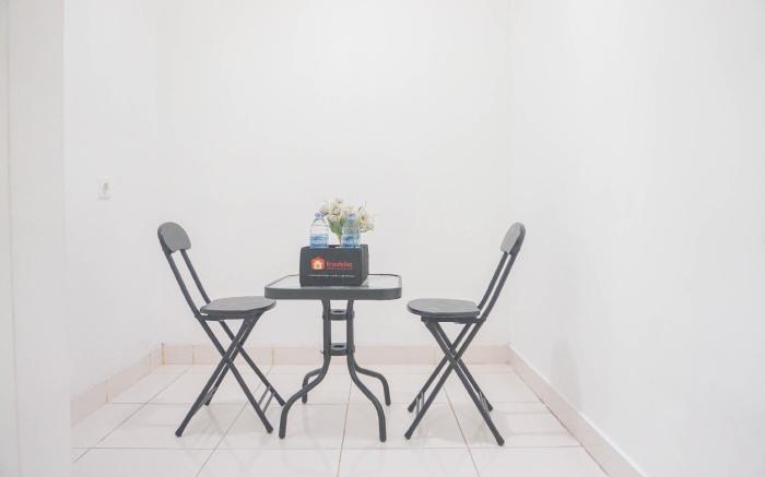 Cozy Living 1BR at Sentul Tower Apt By Travelio