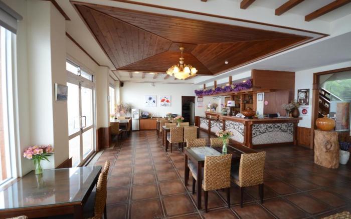 Cingjing Lakeview Four Seasons Homestay