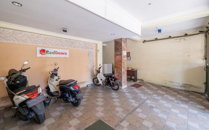 RedDoorz near Surabaya Town Square