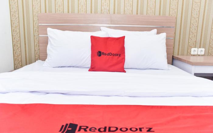 RedDoorz Plus near Malang Town Square
