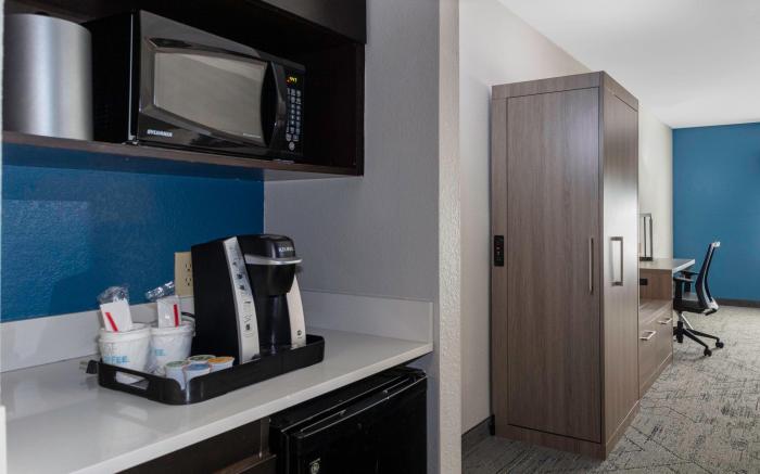 HOLIDAY INN EXPRESS & SUITES ROANOKE RAPIDS By IHG