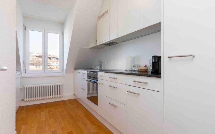 Apt 5B: Guest Fav - Downtown 2-BR Loft Apartment