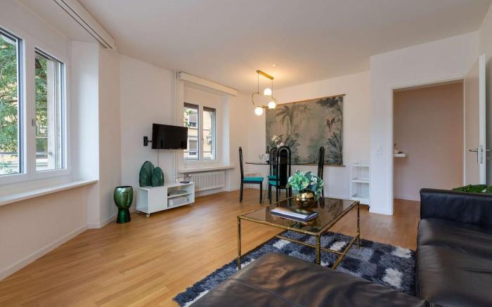 City Centre Spacious 2-BR Apt Sapphire
