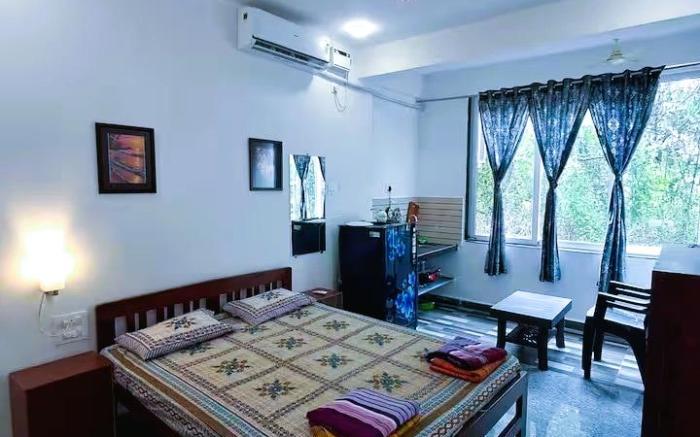 Studio Serinity Cove
R-2