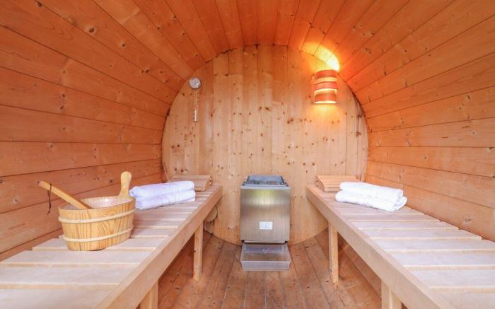 House - fireplace, sauna - 6 people