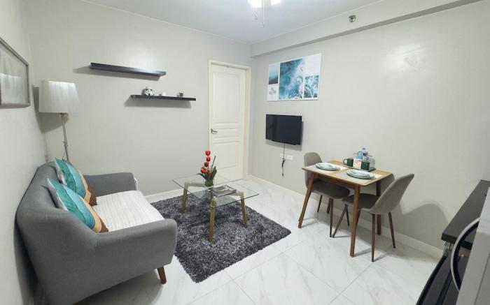 Skyline & Sunset Bliss at Monarch Parksuites 1616