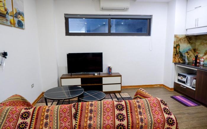 1-bedroom apartment, private living room, Tay Ho
