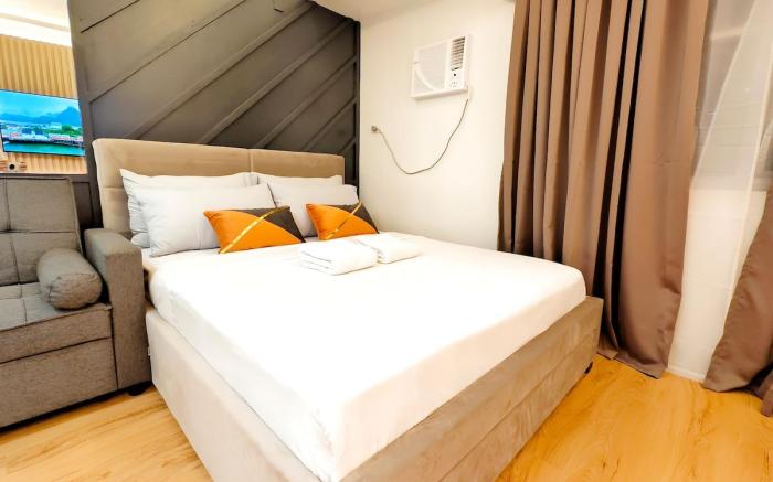 East Gate 33P - Brand New Furnished Unit Pool Gym