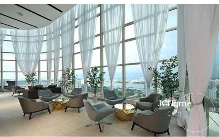 City Sunset Seaview High floor | Walkable to CIQ