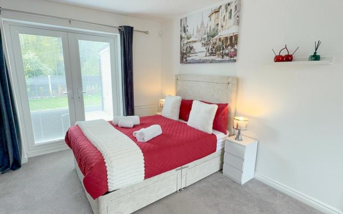 Stylish 7 Bed - Stay on St Mary’s Road
