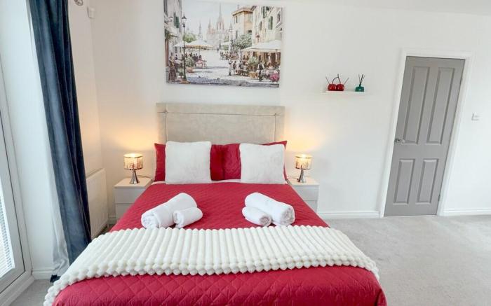 Stylish 7 Bed - Stay on St Mary’s Road