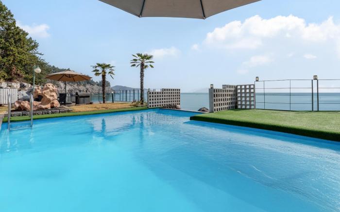 Namhae Orosy Bada Pool Villa & Pension
