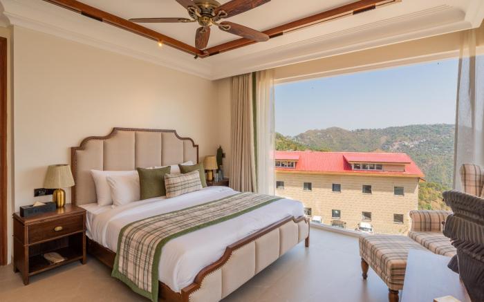 ELIVAAS privé The Royce Ultra-Luxe 4-BHK Villa With Private Pool, Jacuzzi & Hill Views