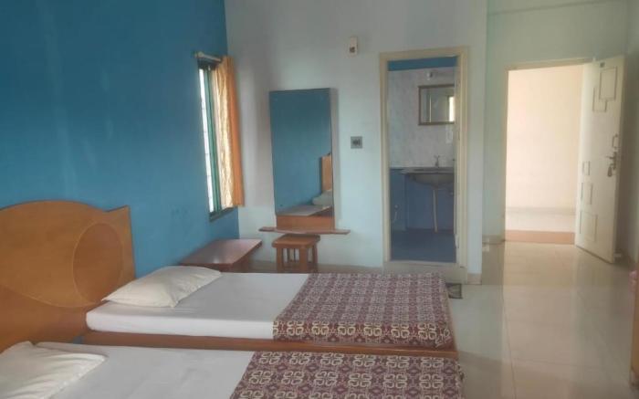 Vinayaka Deluxe Lodge