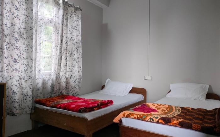 Valley Mist,  rooms & kitchen 