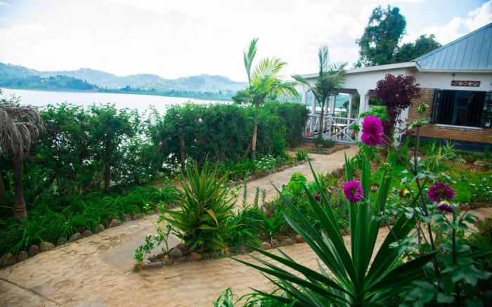 Tourist Guest house lakeRuhondo