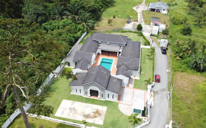 Singgah Villa, KKB