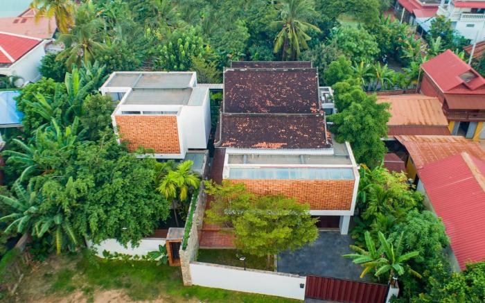 Tropical Garden House