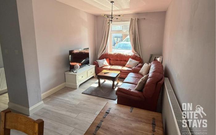 OnSiteStays - 4 bedroom house with 2 bathrooms
