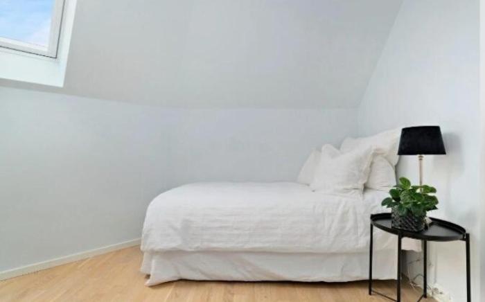 Wonderfully located, 2bedroom, Balcony