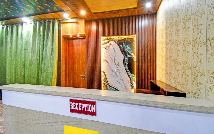 FabHotel Raghunandan Inn