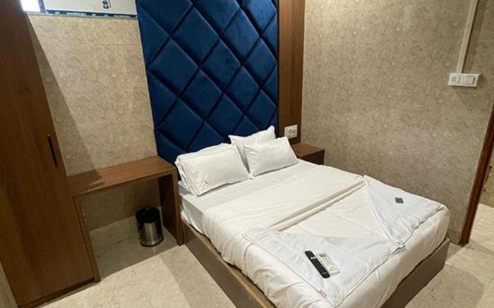 FabHotel Platinum Inn