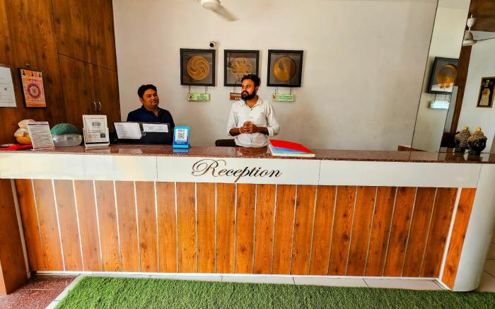 HOTEL TIRTH